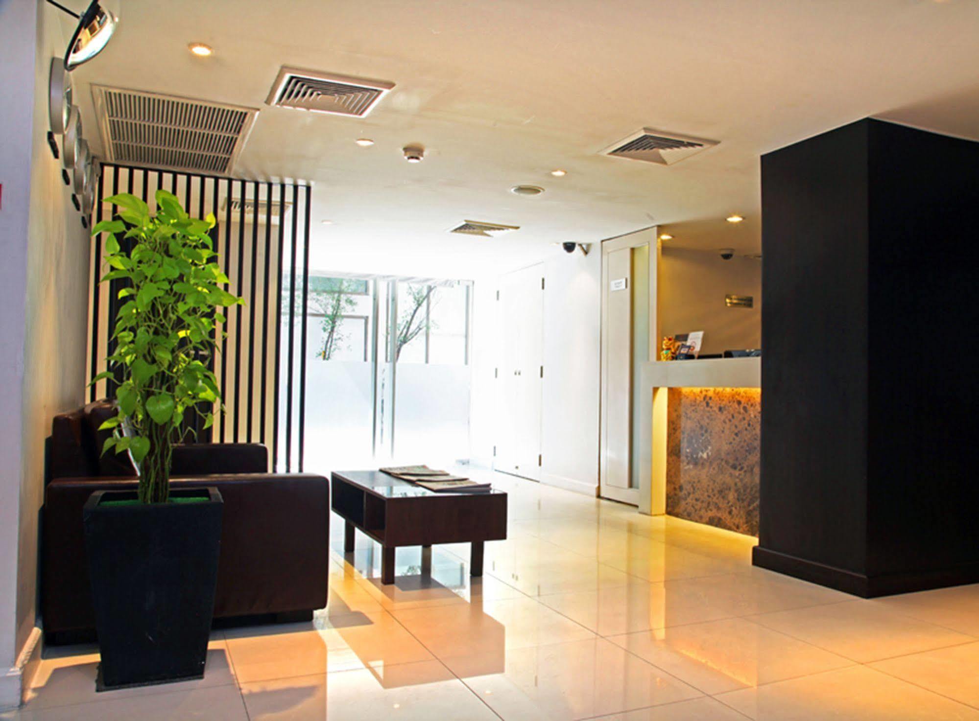 24 Inn Hotel Bangkok Buitenkant foto